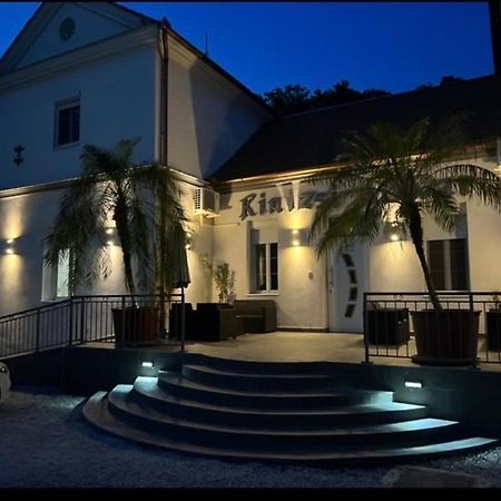 Kinizsi Udvar Apartmanhaz Balatonboglár Exteriör bild