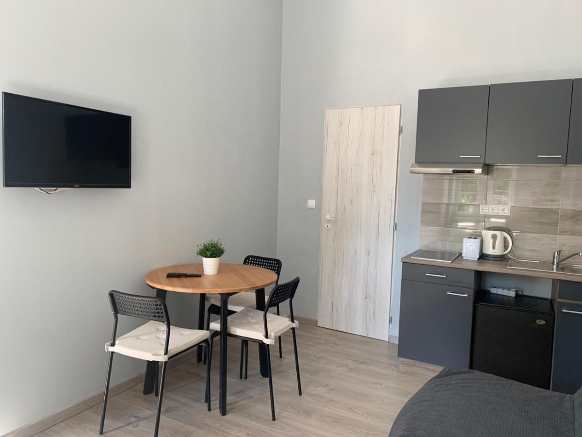 Kinizsi Udvar Apartmanhaz Balatonboglár Exteriör bild