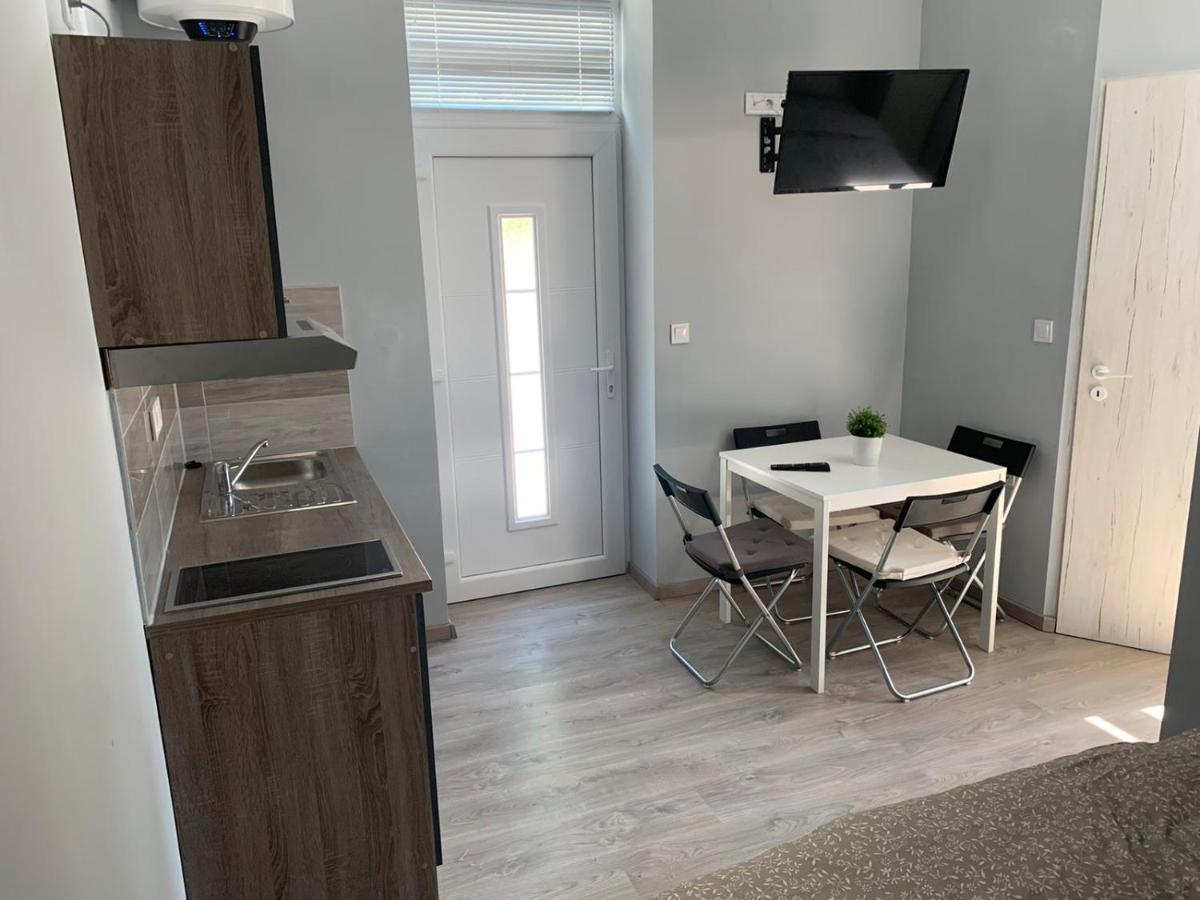 Kinizsi Udvar Apartmanhaz Balatonboglár Exteriör bild