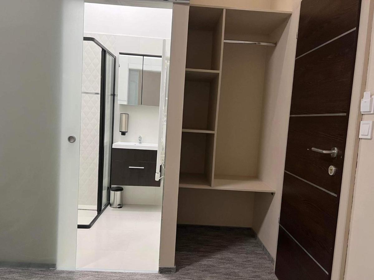 Kinizsi Udvar Apartmanhaz Balatonboglár Exteriör bild