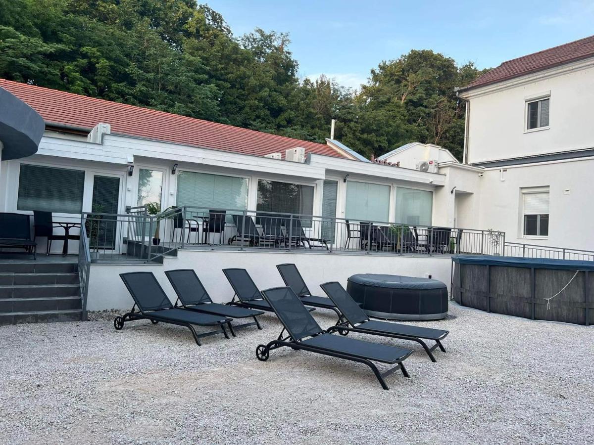 Kinizsi Udvar Apartmanhaz Balatonboglár Exteriör bild