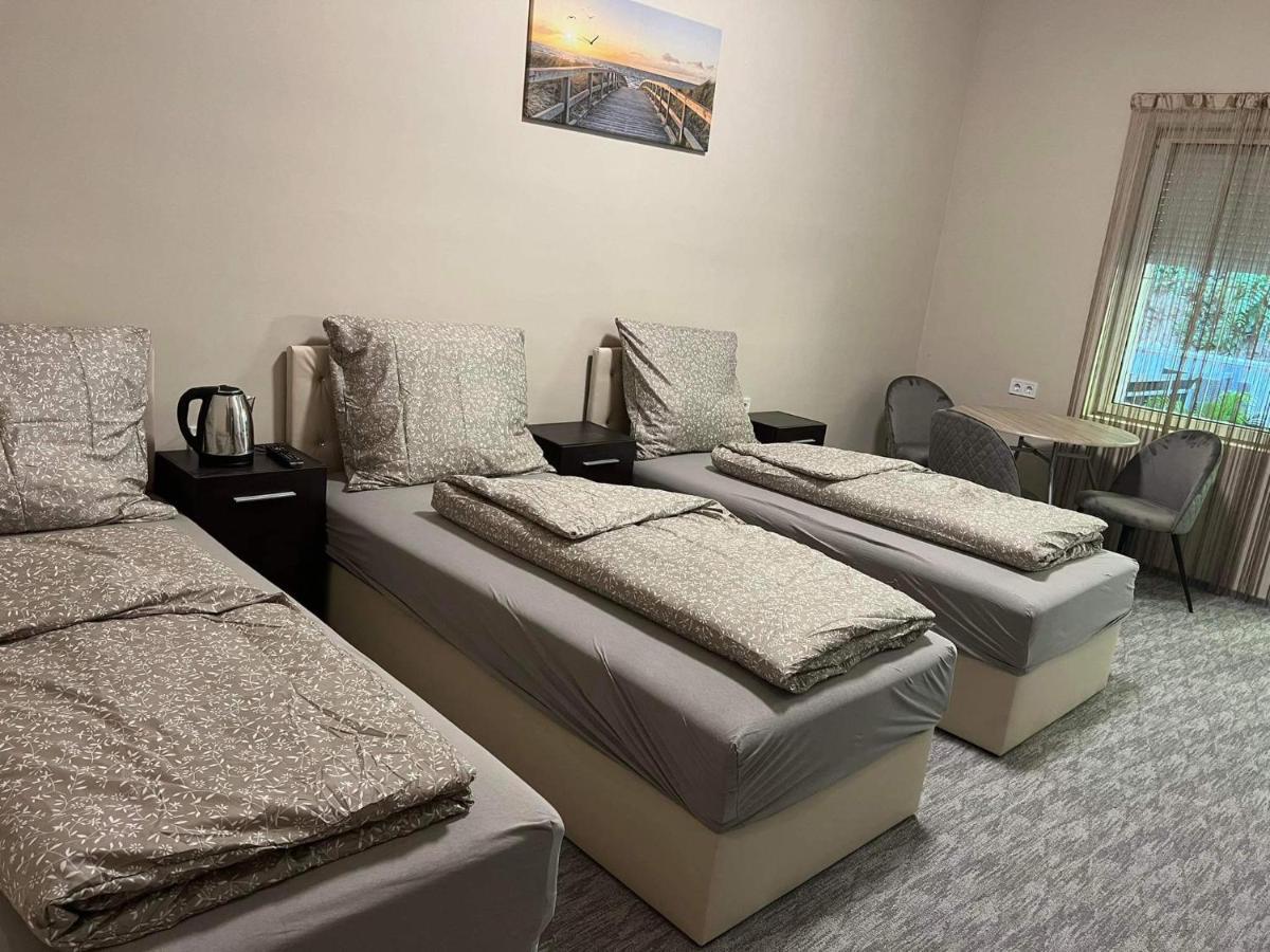 Kinizsi Udvar Apartmanhaz Balatonboglár Exteriör bild