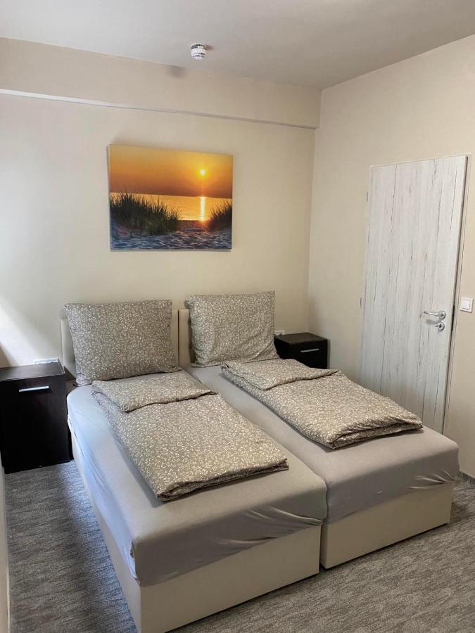 Kinizsi Udvar Apartmanhaz Balatonboglár Exteriör bild