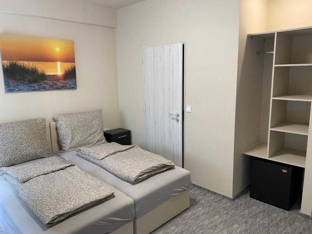 Kinizsi Udvar Apartmanhaz Balatonboglár Exteriör bild