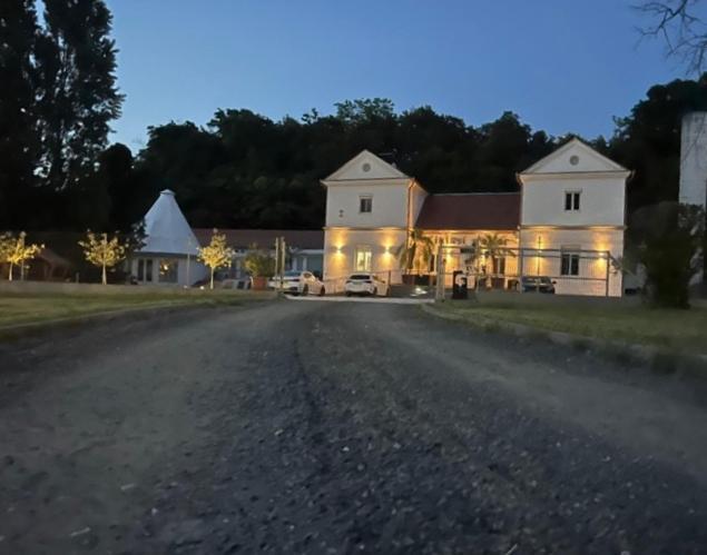 Kinizsi Udvar Apartmanhaz Balatonboglár Exteriör bild