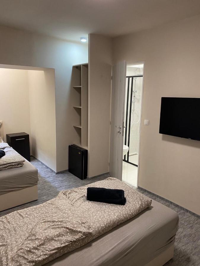 Kinizsi Udvar Apartmanhaz Balatonboglár Exteriör bild