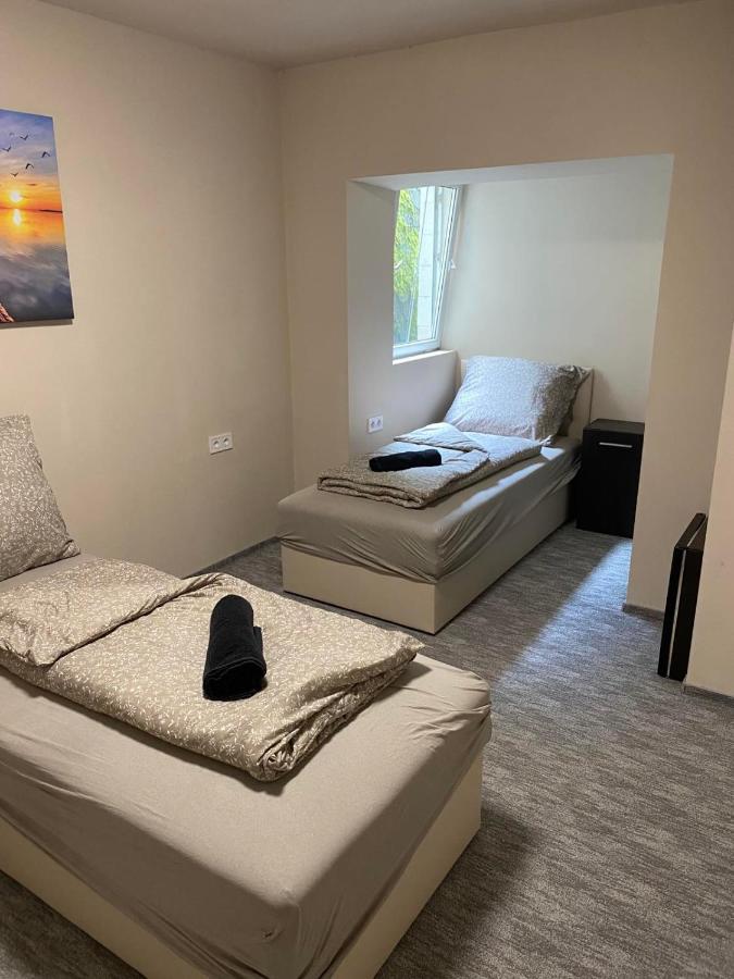 Kinizsi Udvar Apartmanhaz Balatonboglár Exteriör bild