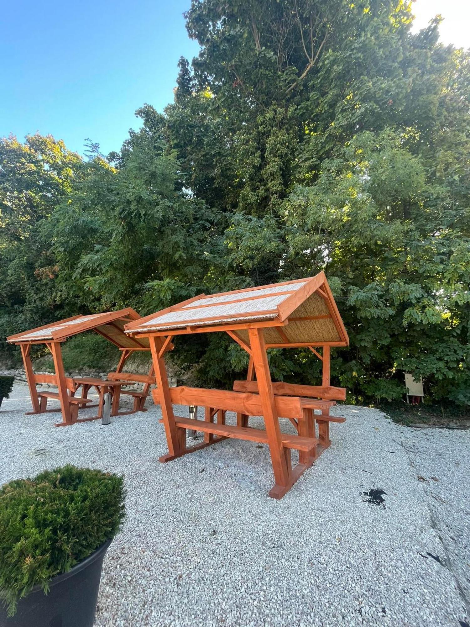 Kinizsi Udvar Apartmanhaz Balatonboglár Exteriör bild
