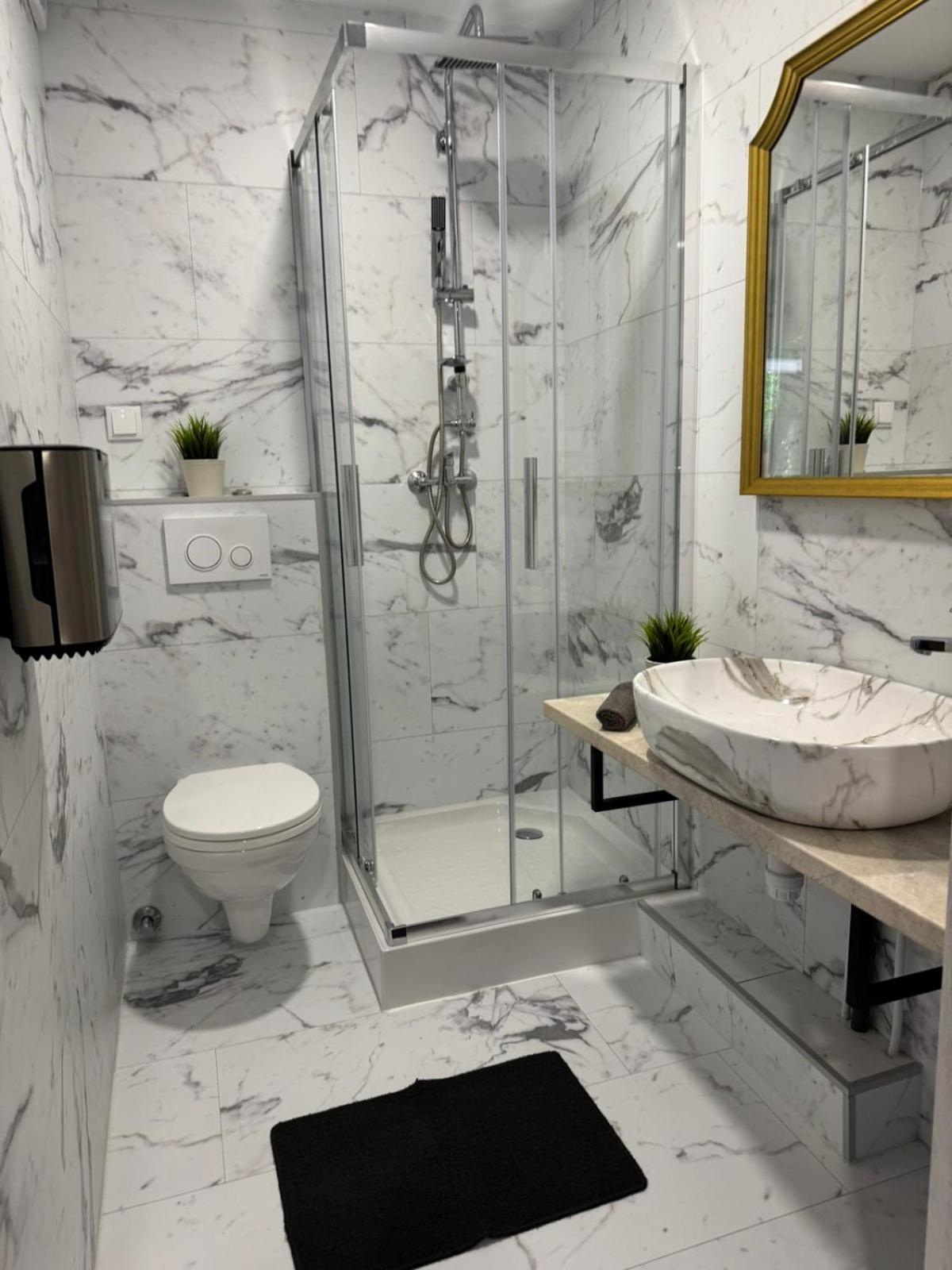 Kinizsi Udvar Apartmanhaz Balatonboglár Exteriör bild