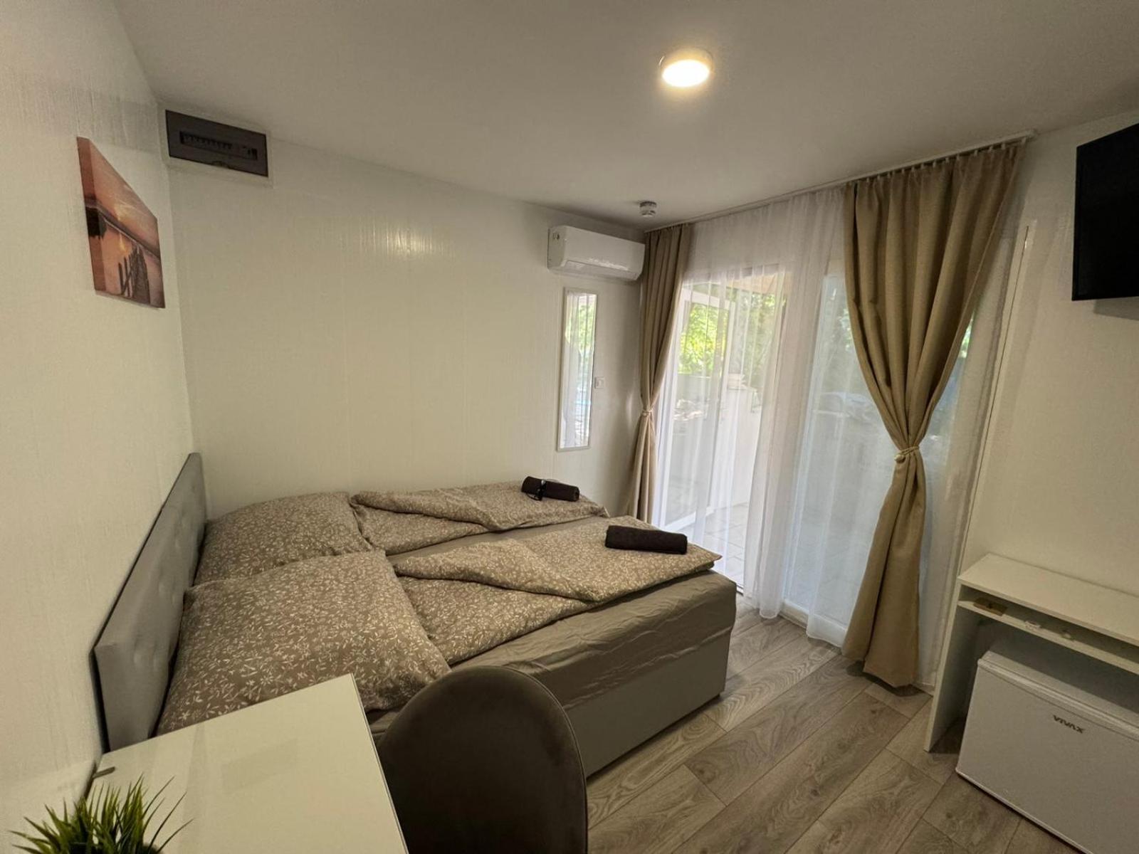 Kinizsi Udvar Apartmanhaz Balatonboglár Exteriör bild