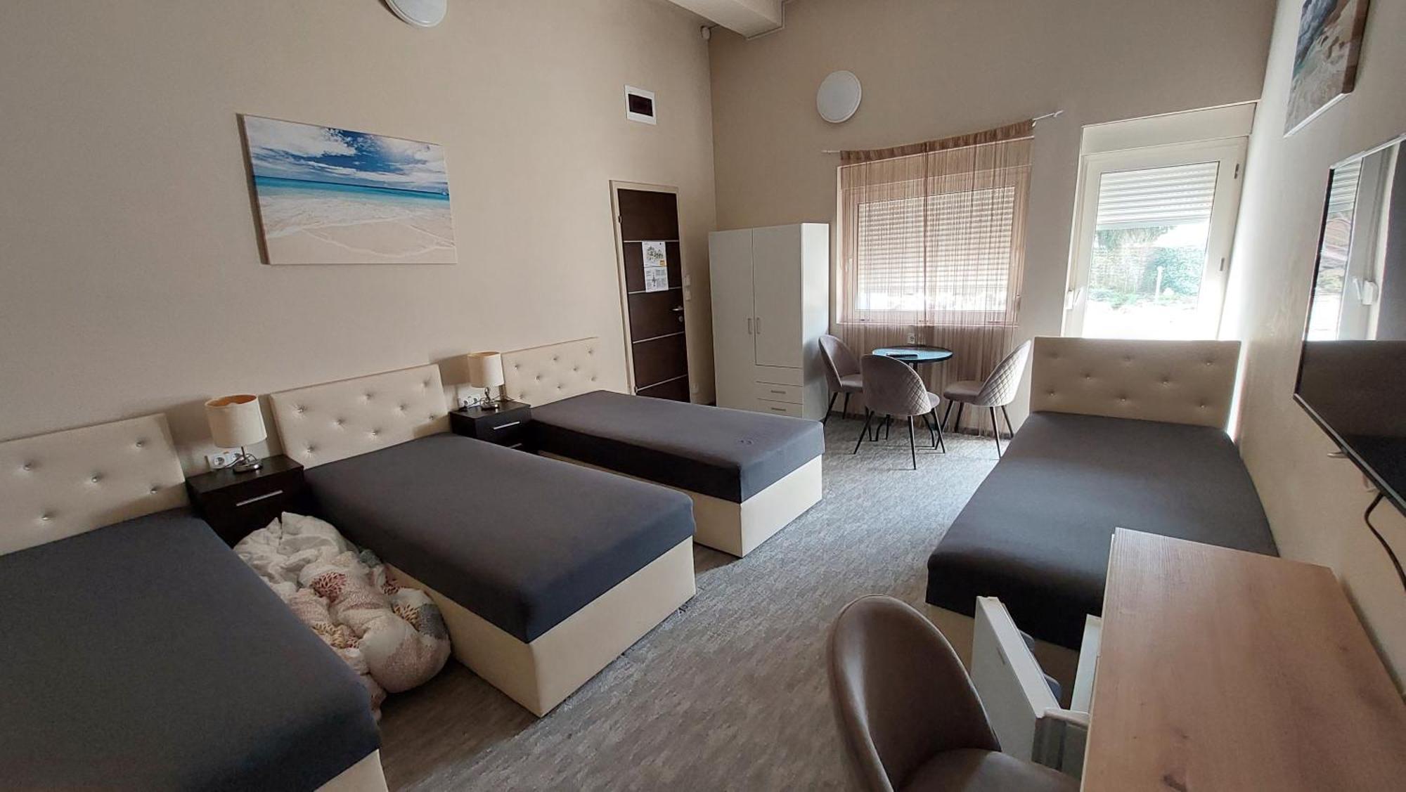 Kinizsi Udvar Apartmanhaz Balatonboglár Exteriör bild