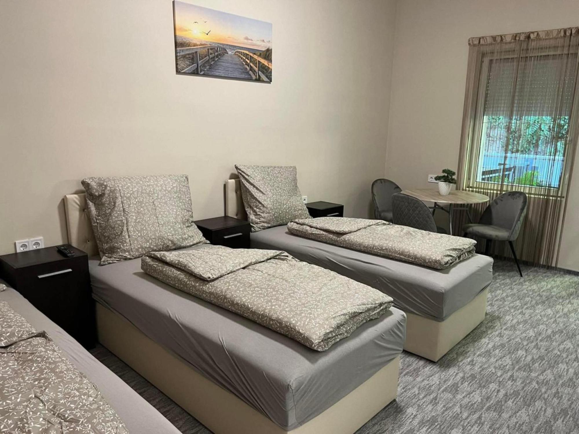 Kinizsi Udvar Apartmanhaz Balatonboglár Exteriör bild