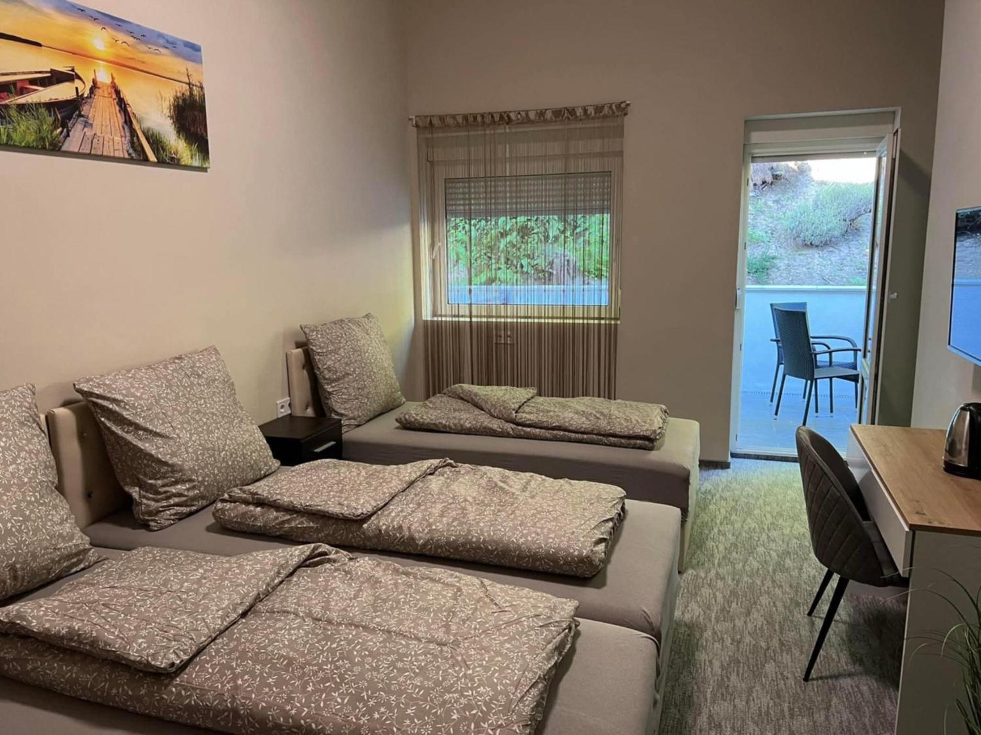 Kinizsi Udvar Apartmanhaz Balatonboglár Exteriör bild