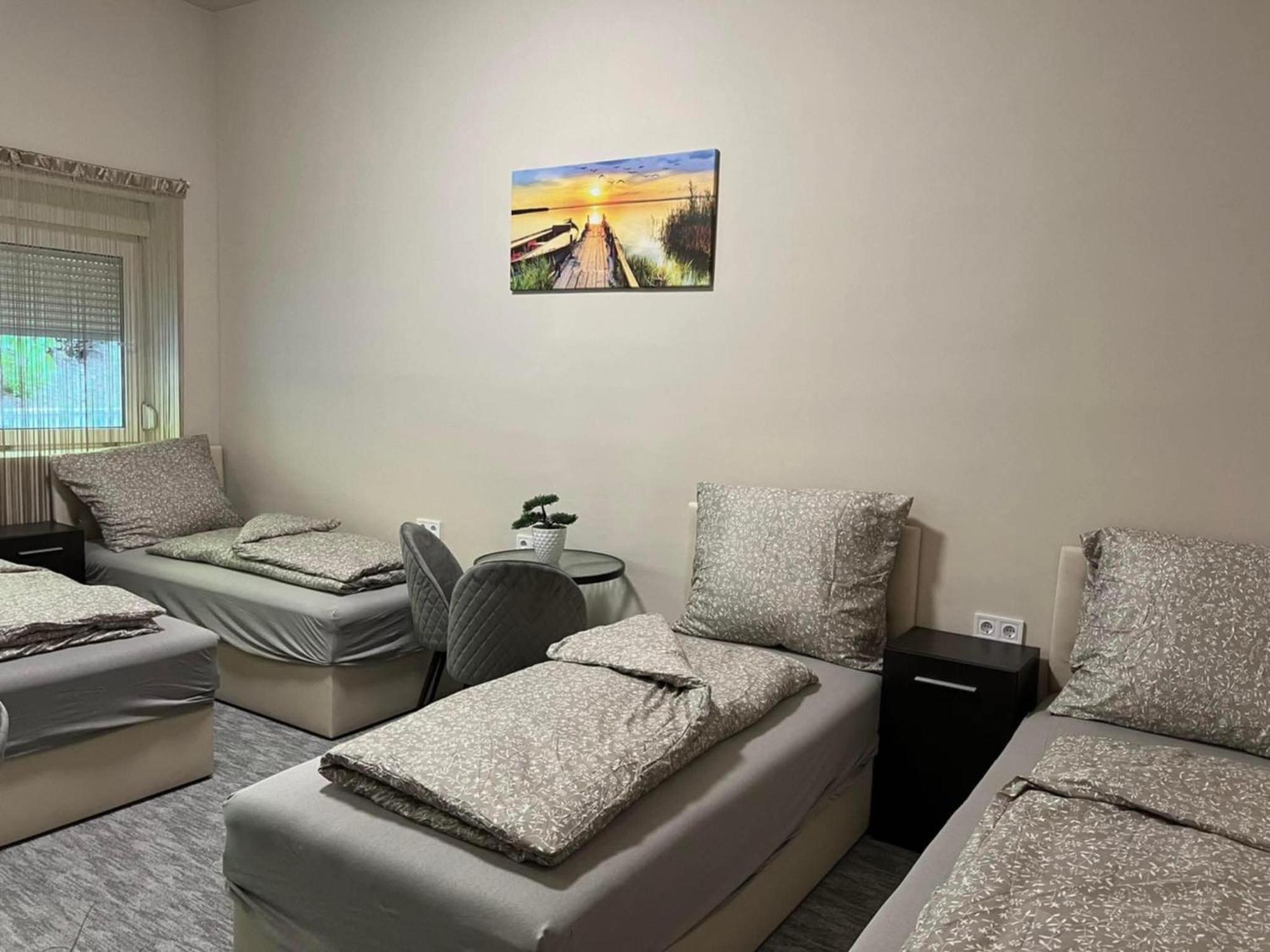 Kinizsi Udvar Apartmanhaz Balatonboglár Exteriör bild