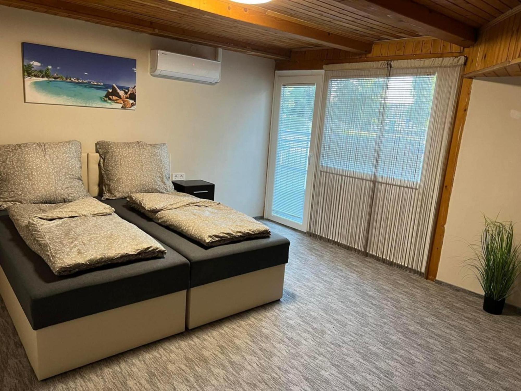 Kinizsi Udvar Apartmanhaz Balatonboglár Exteriör bild