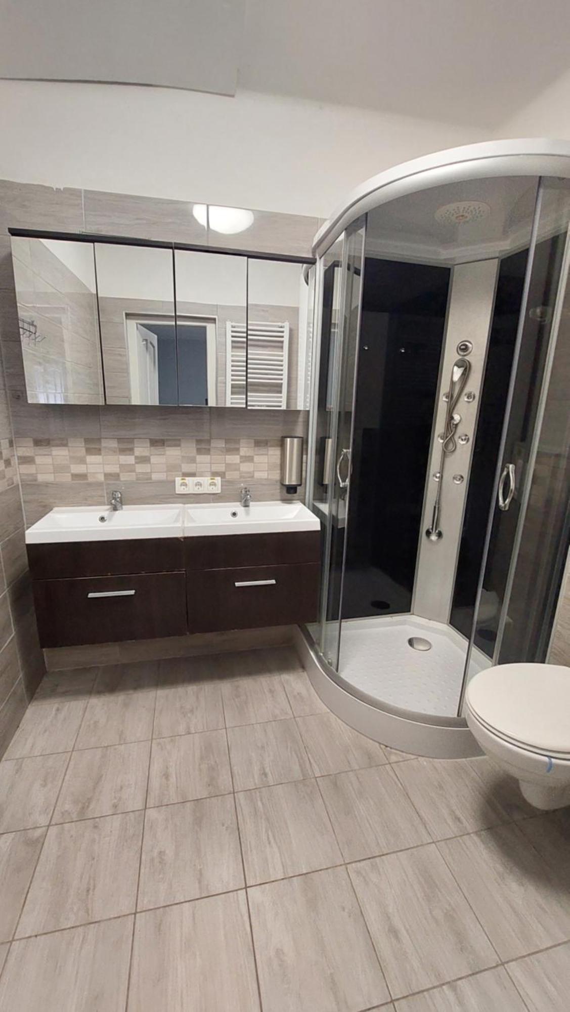Kinizsi Udvar Apartmanhaz Balatonboglár Exteriör bild