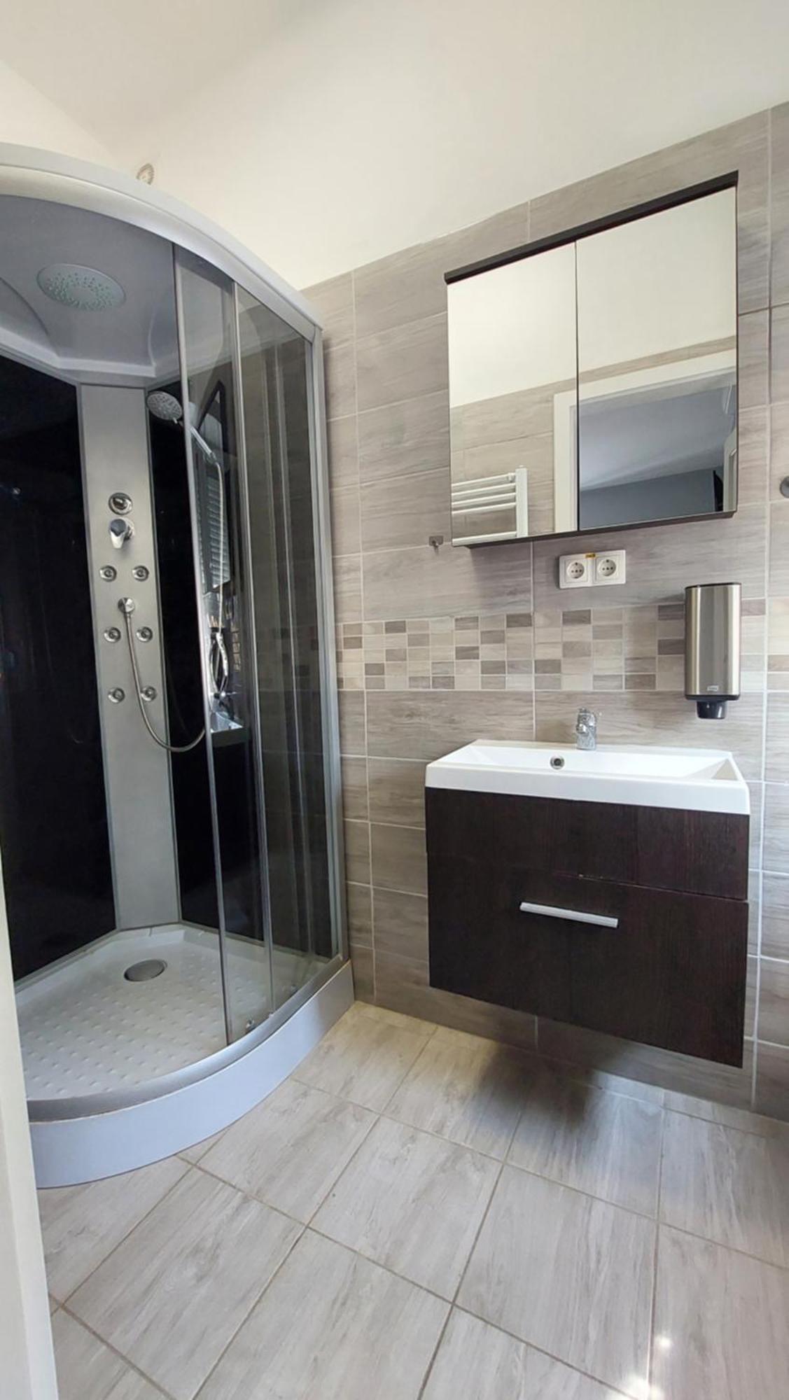Kinizsi Udvar Apartmanhaz Balatonboglár Exteriör bild