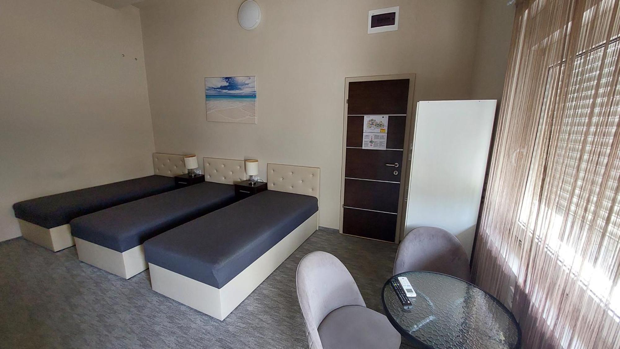 Kinizsi Udvar Apartmanhaz Balatonboglár Exteriör bild