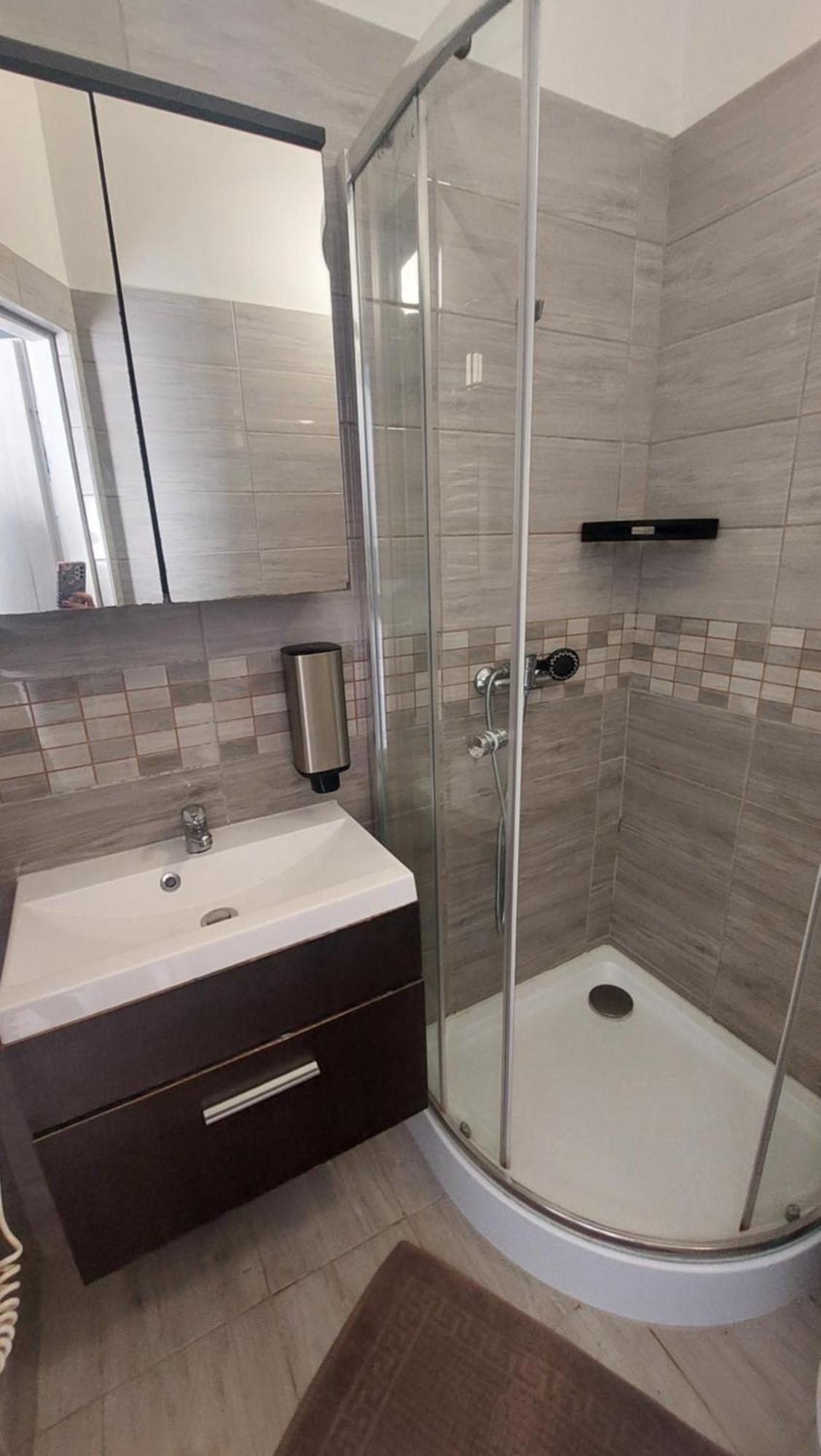Kinizsi Udvar Apartmanhaz Balatonboglár Exteriör bild