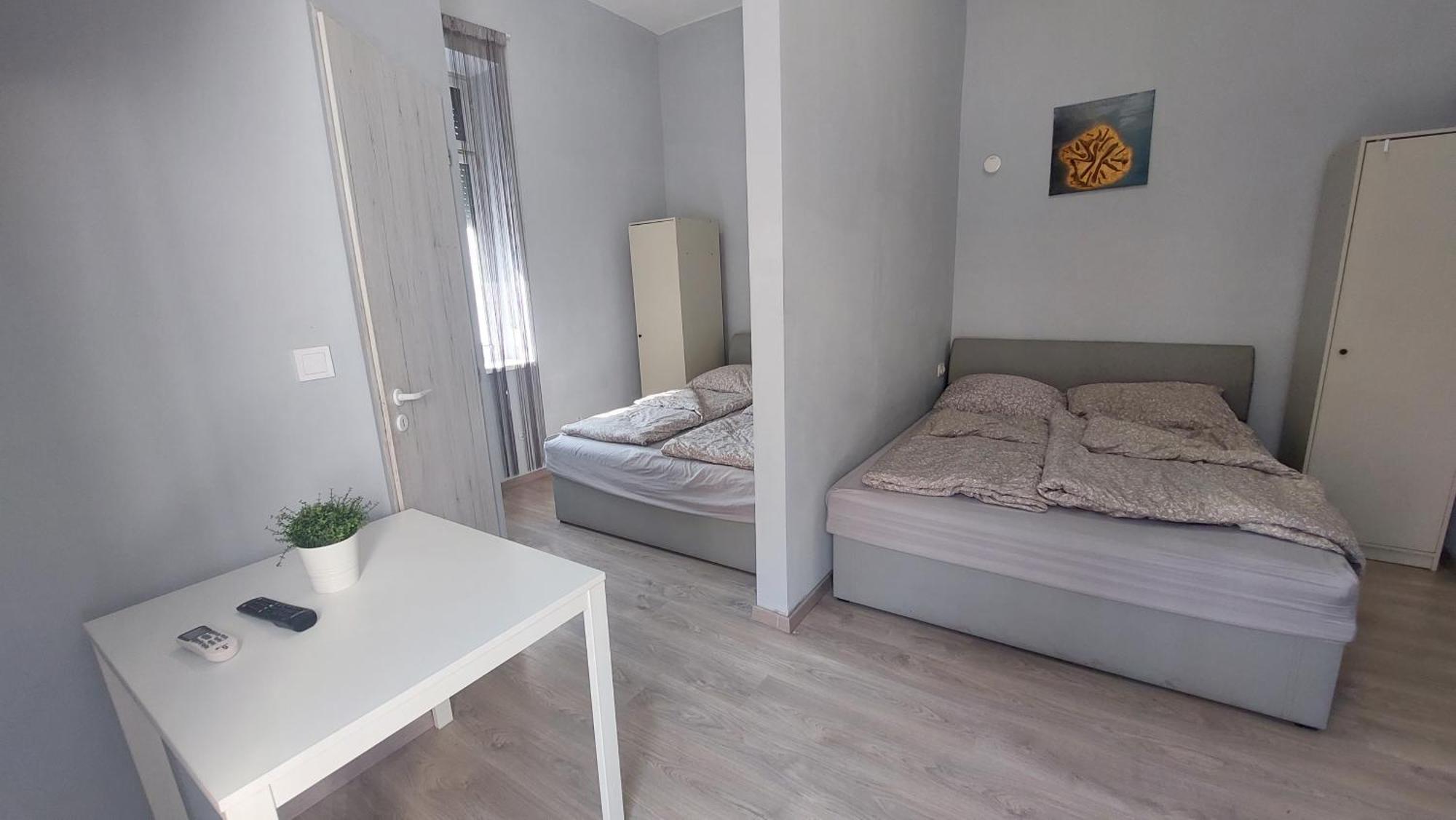 Kinizsi Udvar Apartmanhaz Balatonboglár Exteriör bild