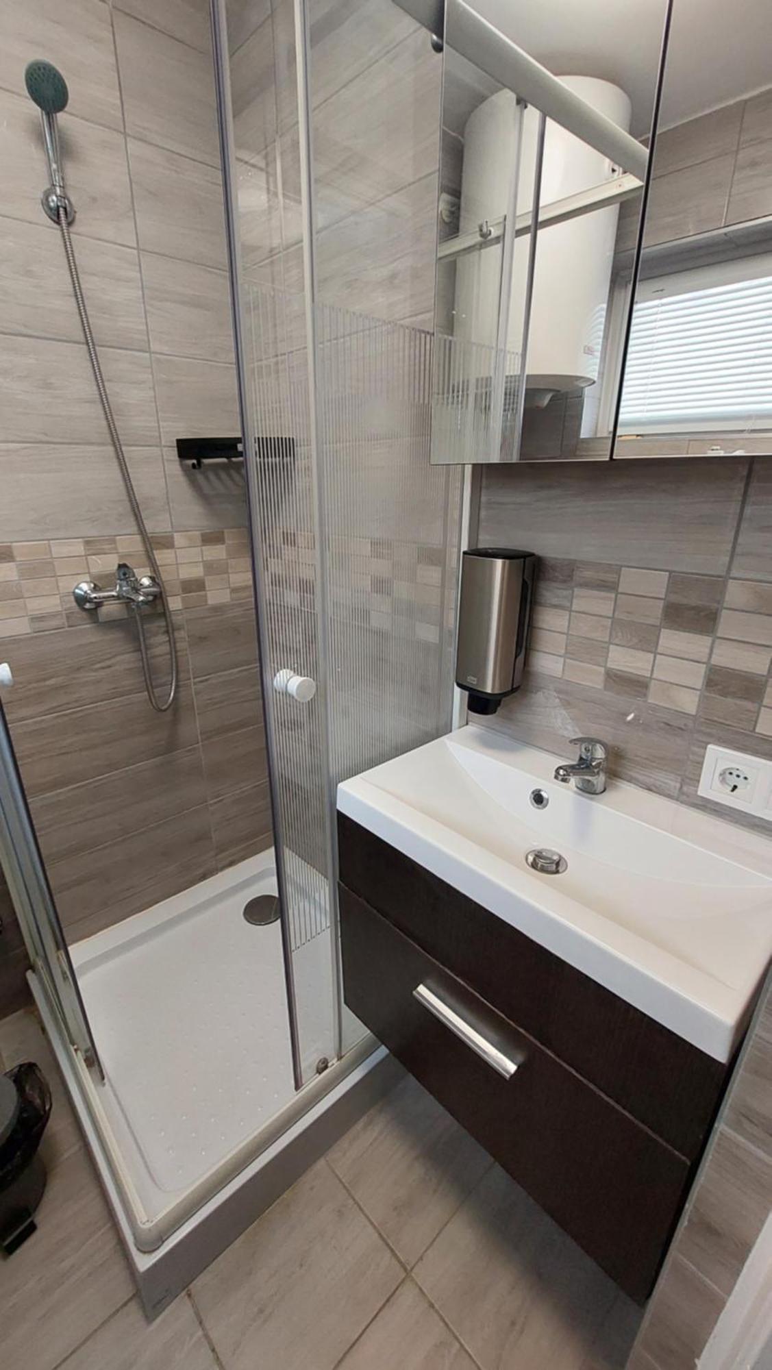 Kinizsi Udvar Apartmanhaz Balatonboglár Exteriör bild