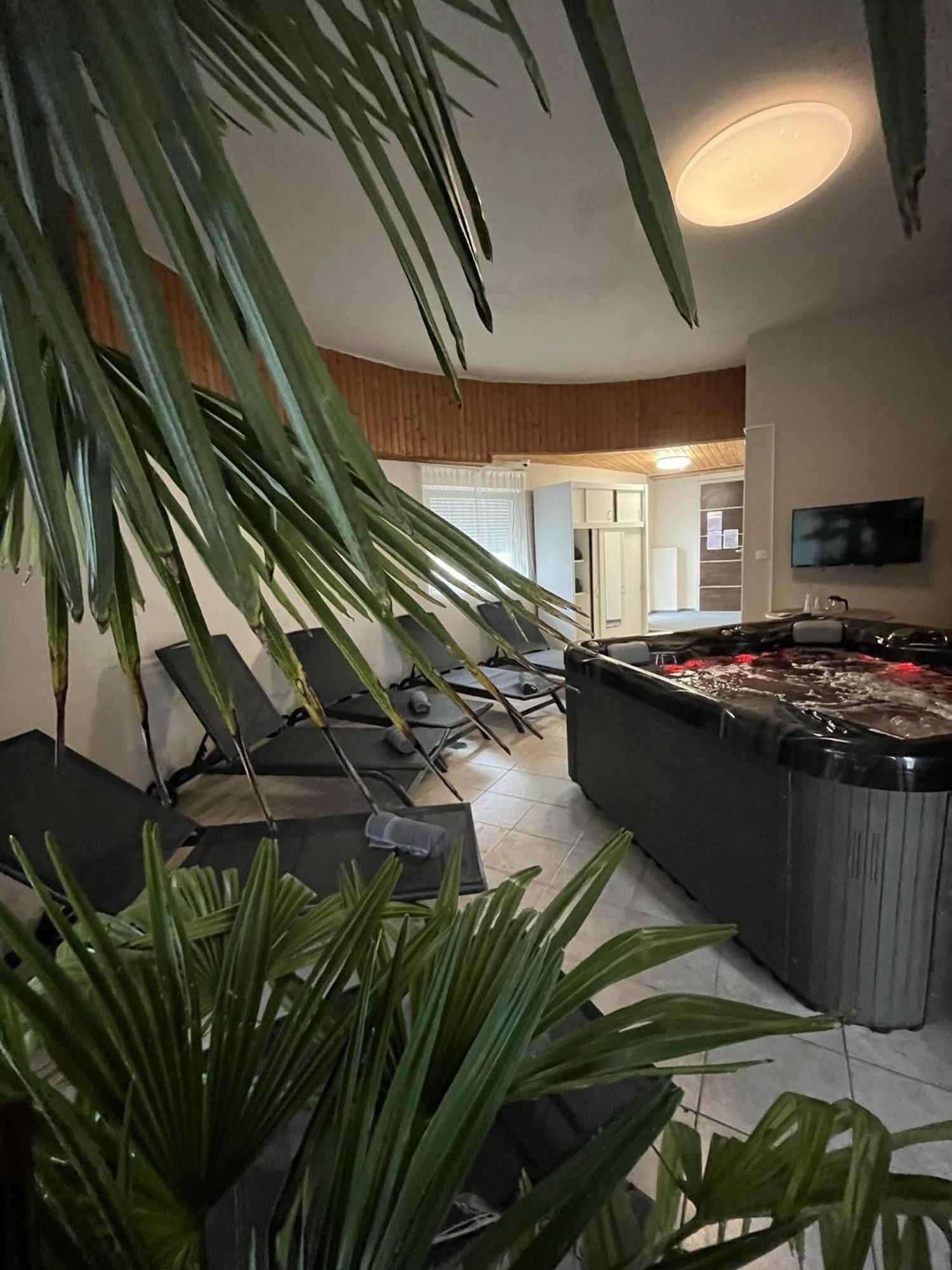 Kinizsi Udvar Apartmanhaz Balatonboglár Exteriör bild